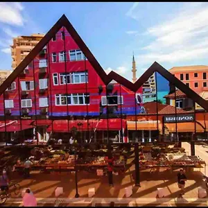 Vakantiehuis Zarlett House, Pazari Ri ,villa With Garden,parking, Tirana